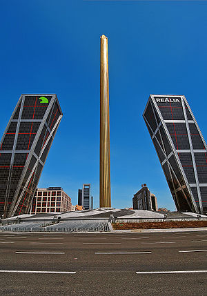 Puerta de Europa y el Obelisco de Calatrava